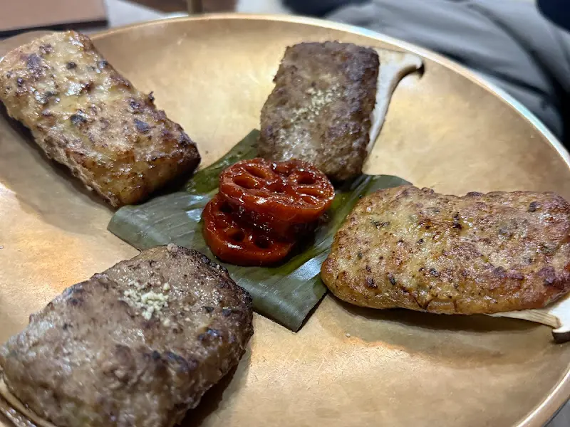 윤기가 흐르는 떡갈비 단독 샷