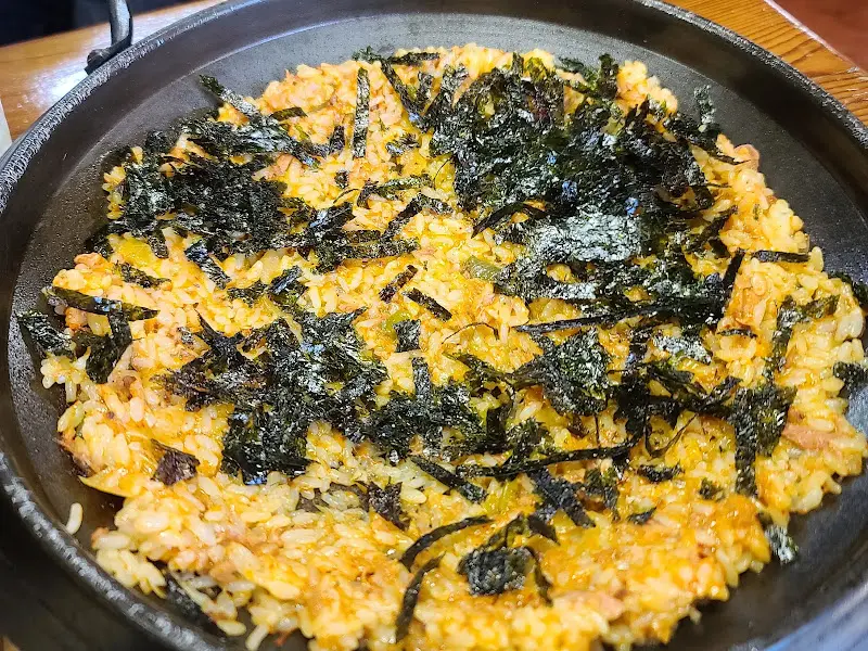 김가루가 듬뿍 뿌려진 볶음밥