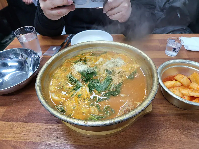 감자탕 전체 상차림