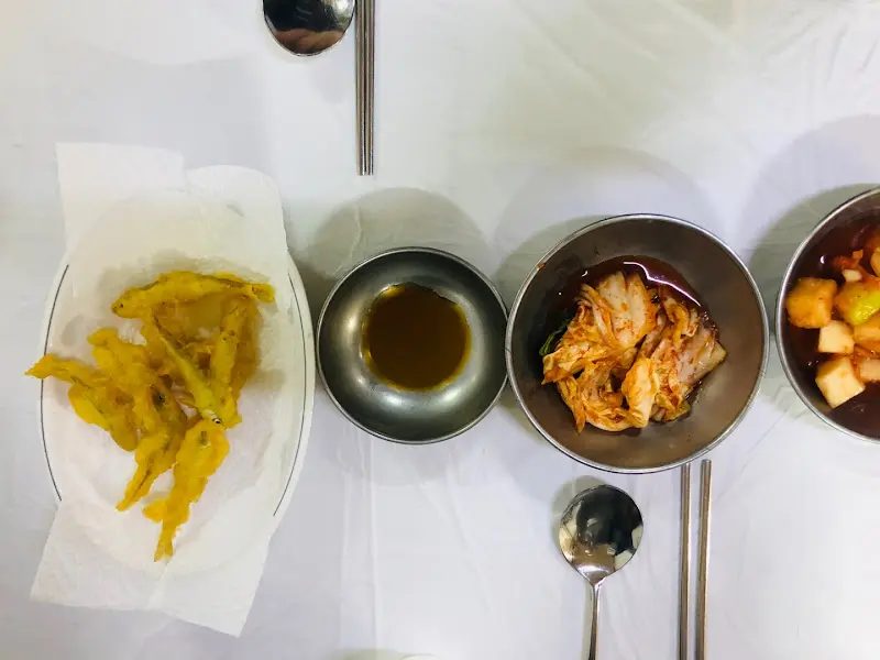 빙어튀김과 곁들임 찬 전체샷