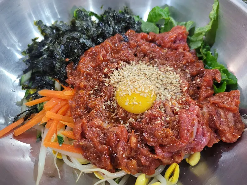 황홀한 비주얼의 육회비빔밥