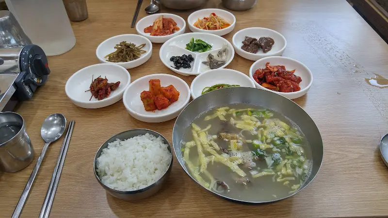 정갈하게 차려진 밑반찬