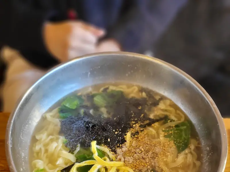 쫄깃한 면발의 칼국수