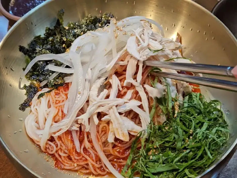 춘천숯불닭갈비 마포본점 막국수