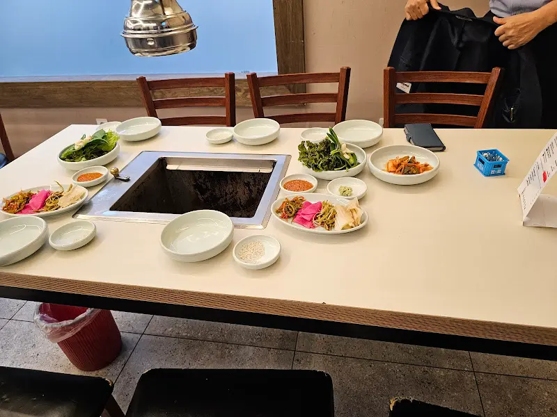 정갈하게 차려진 테이블 세팅