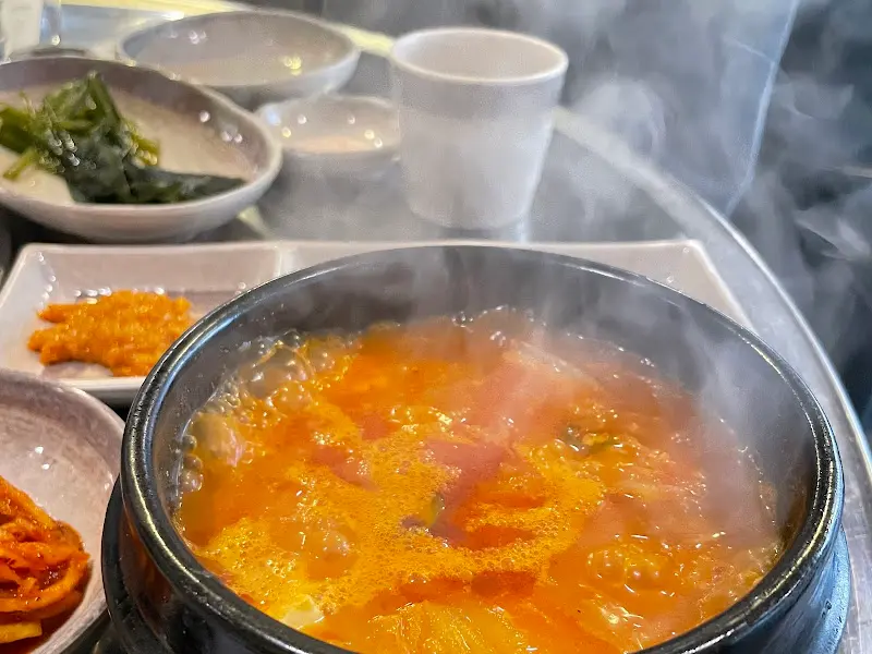 보글보글 끓고 있는 김치찌개