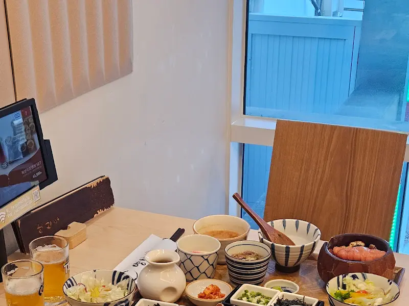 깔끔하고 정돈된 테이블 세팅