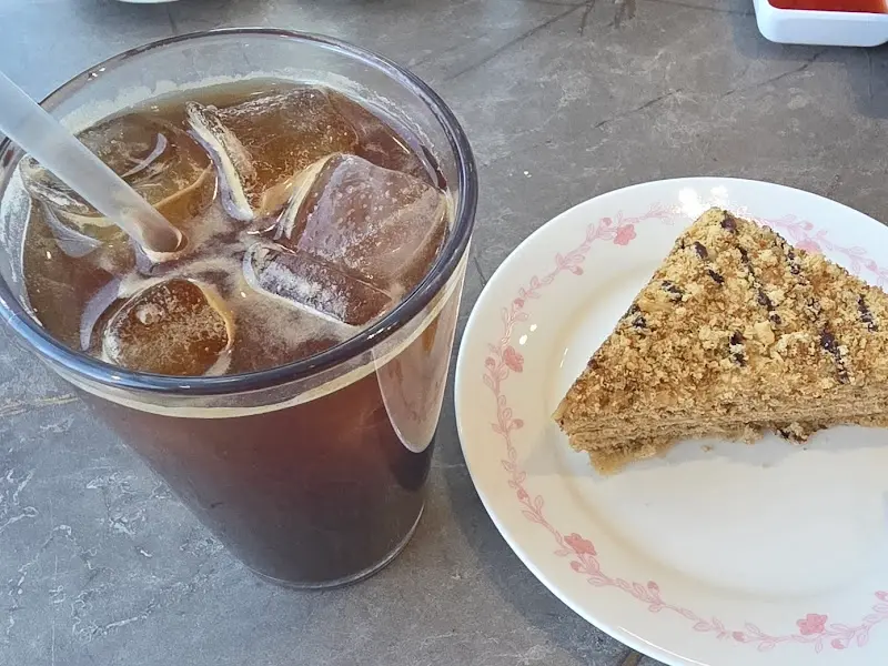 아이스 아메리카노와 케이크