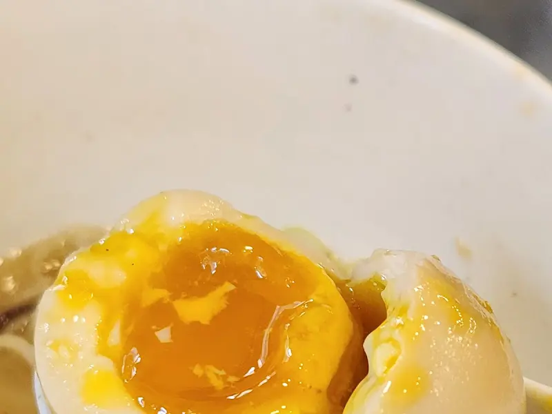 반숙란의 촉촉함