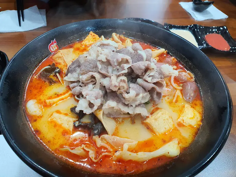 푸짐한 토핑이 인상적인 마라탕