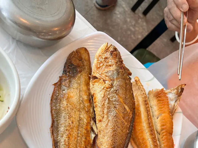 노릇하게 구워진 생선