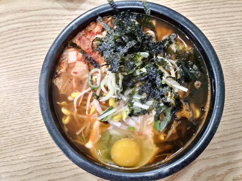 계란이 들어간 콩나물 국밥