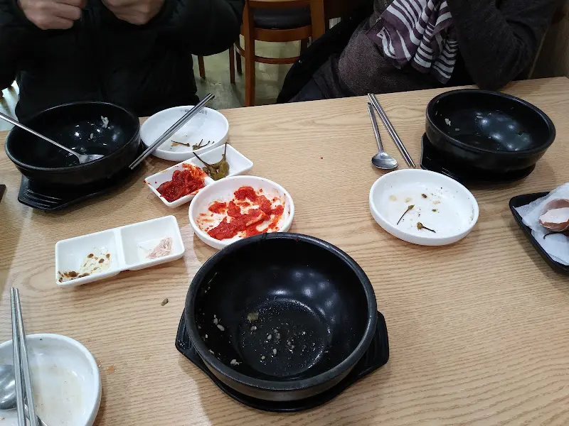 깨끗하게 비운 뚝배기