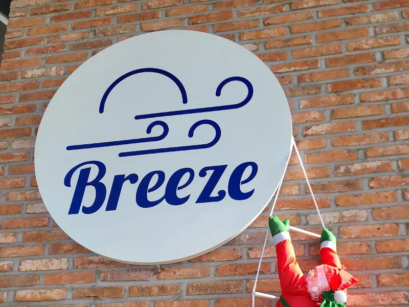 Breeze 간판
