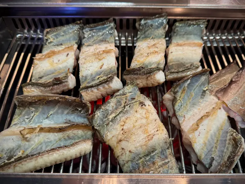 숯불 위에서 익어가는 갯벌장어