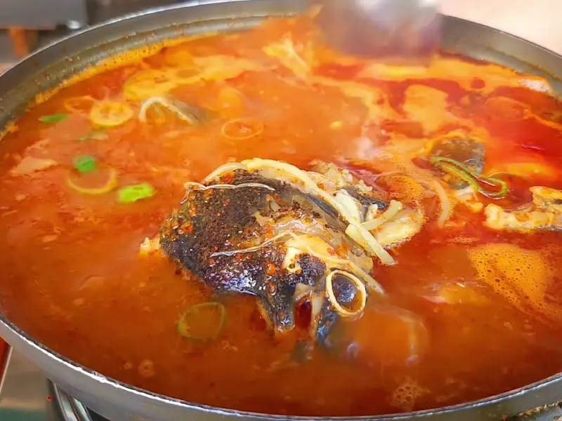 보글보글 끓는 매운탕