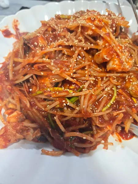 매콤한 양념이 먹음직스러운 아구찜