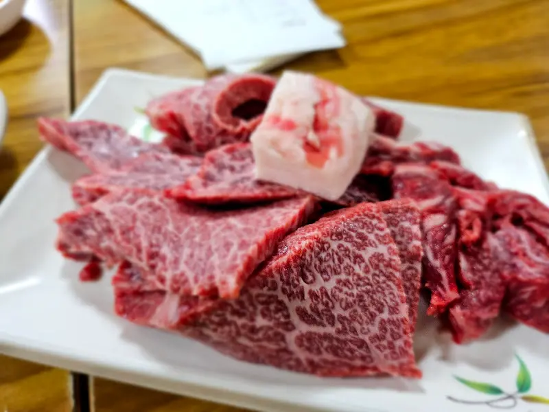 마블링이 환상적인 한우 모둠