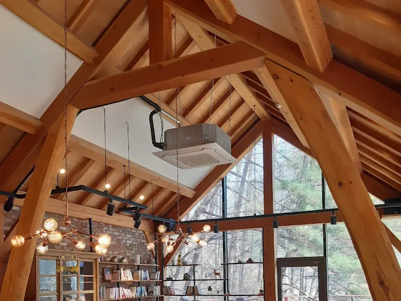 카페 아라미스 내부 천장