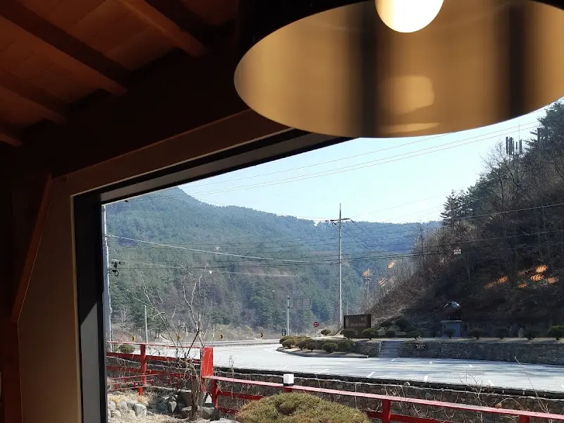 카페 아라미스 창밖 풍경