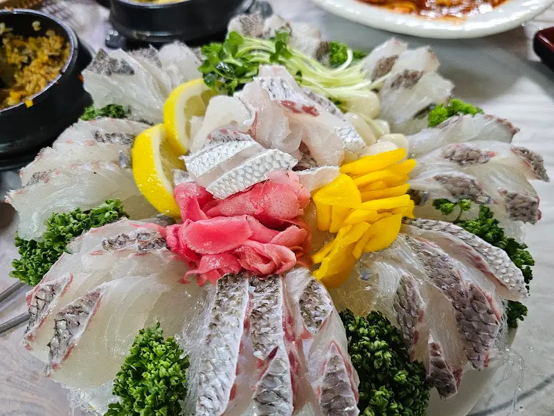 앙대박회수산 모듬회 디테일 샷