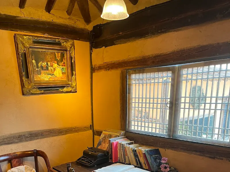 앤티크 가구와 소품