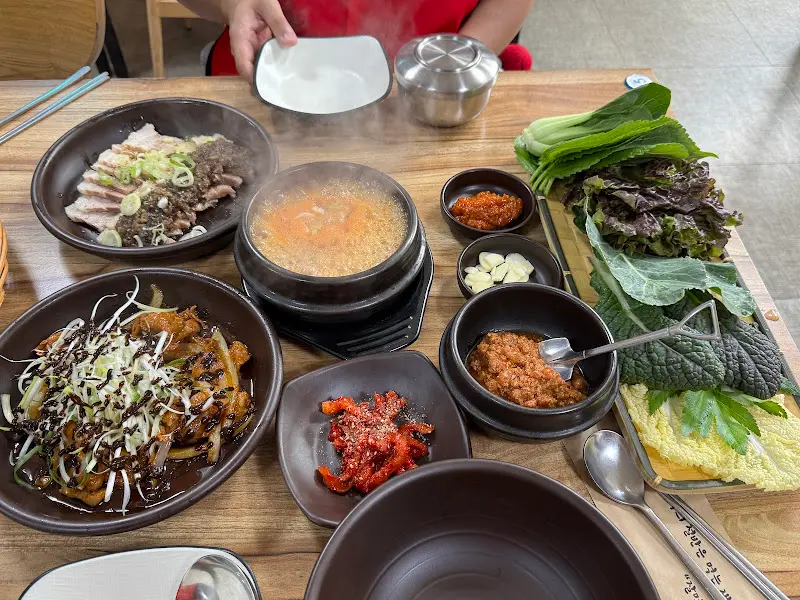 흑마늘 쌈밥 한상차림 항공샷