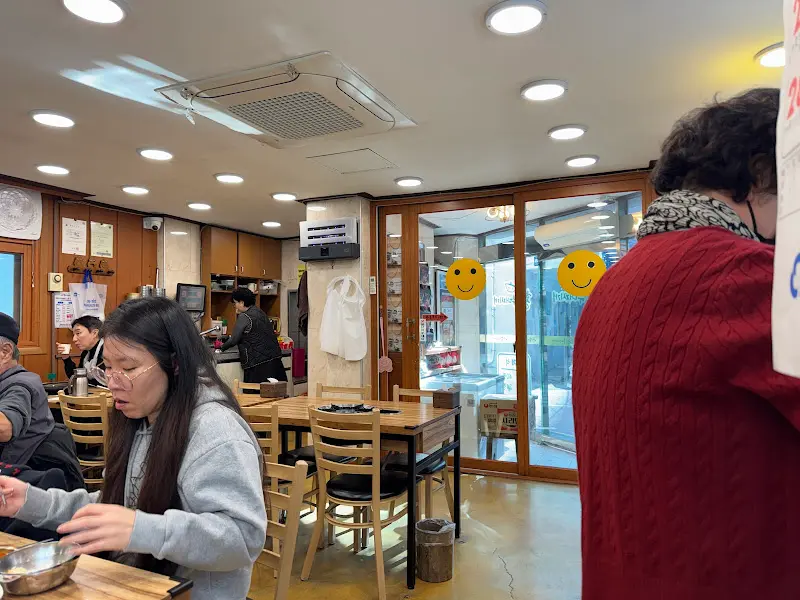 홍이네 부대찌개 내부 모습