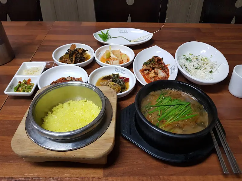 추어탕과 강황 돌솥밥 한 상 차림