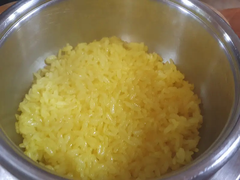 강황 돌솥밥의 모습