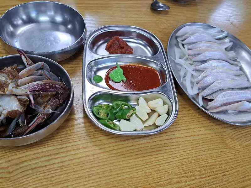 밴댕이회와 곁들임