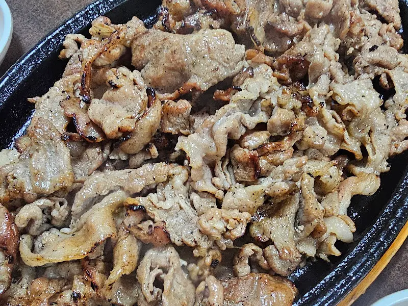 뜨겁게 구워진 불고기의 모습