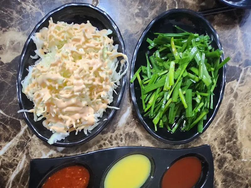 싱싱한 쌈 채소와 부추 무침