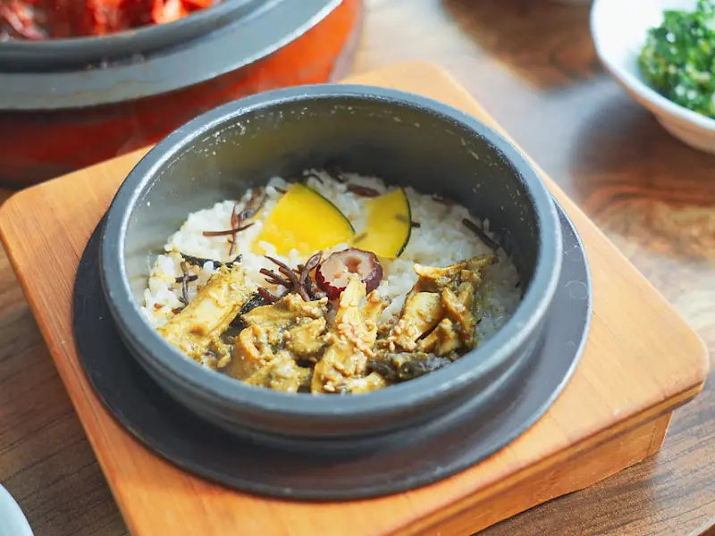 전복 돌솥밥의 모습