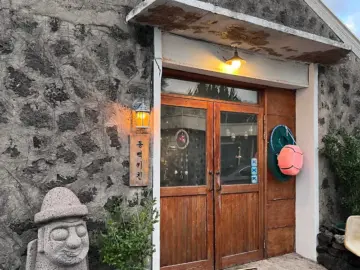 돌담 너머 숨겨진 애월의 풍미, 동백키친에서 만난 제주 맛집