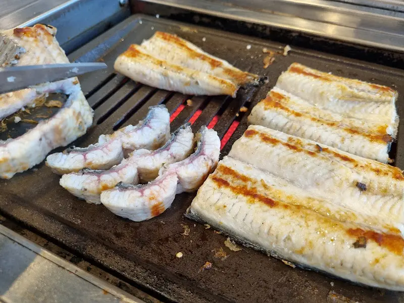 잘 익은 장어 단면