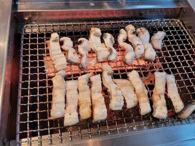 불판 가득 장어 한상차림