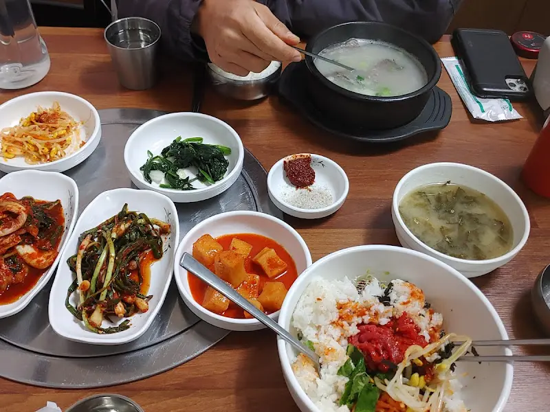 육회비빔밥 한 상 차림