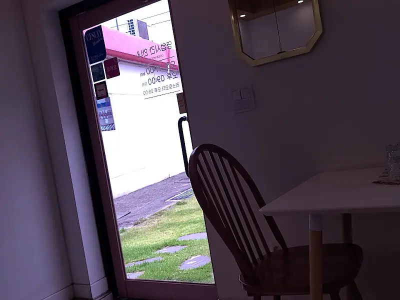 가게 내부 테이블