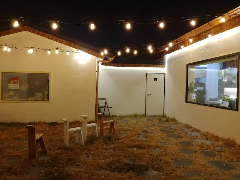 저녁 시간 가게 외관