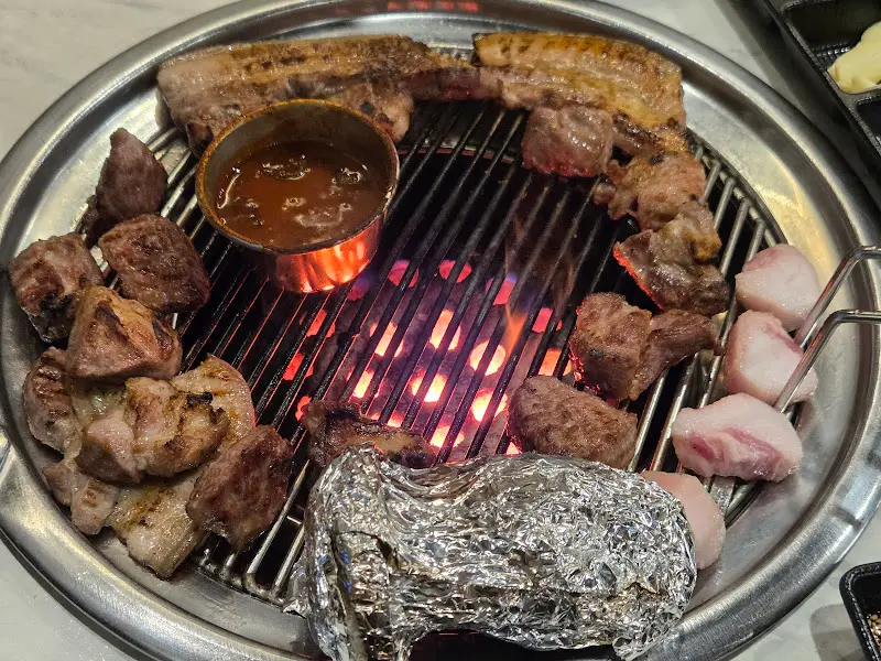 맛있게 구워진 흑돼지