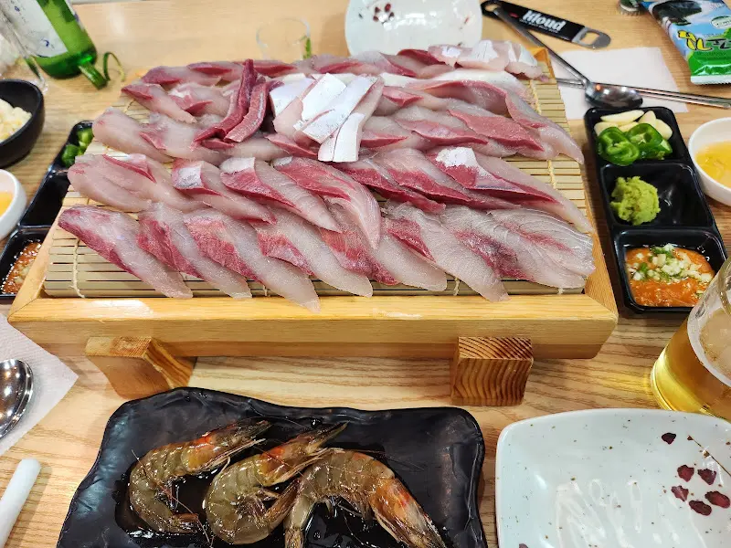 푸짐한 회 한 상