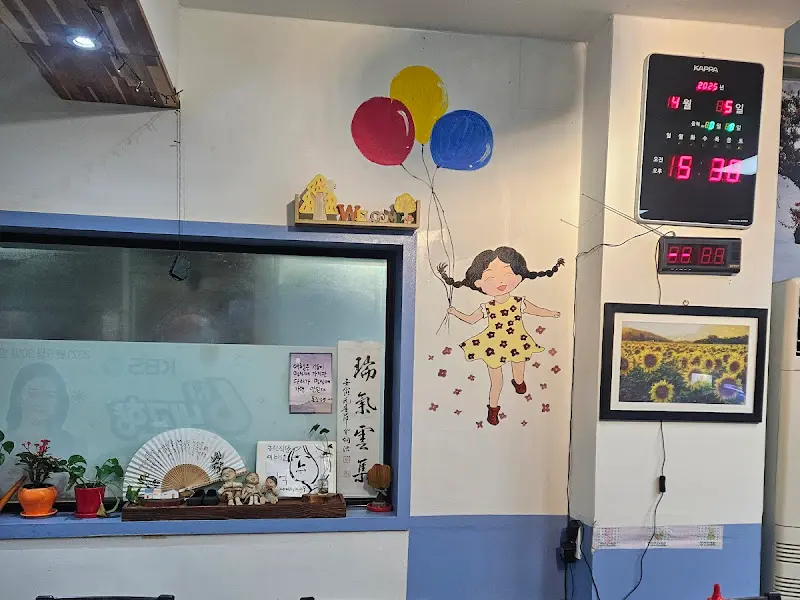 식당 내부 벽면