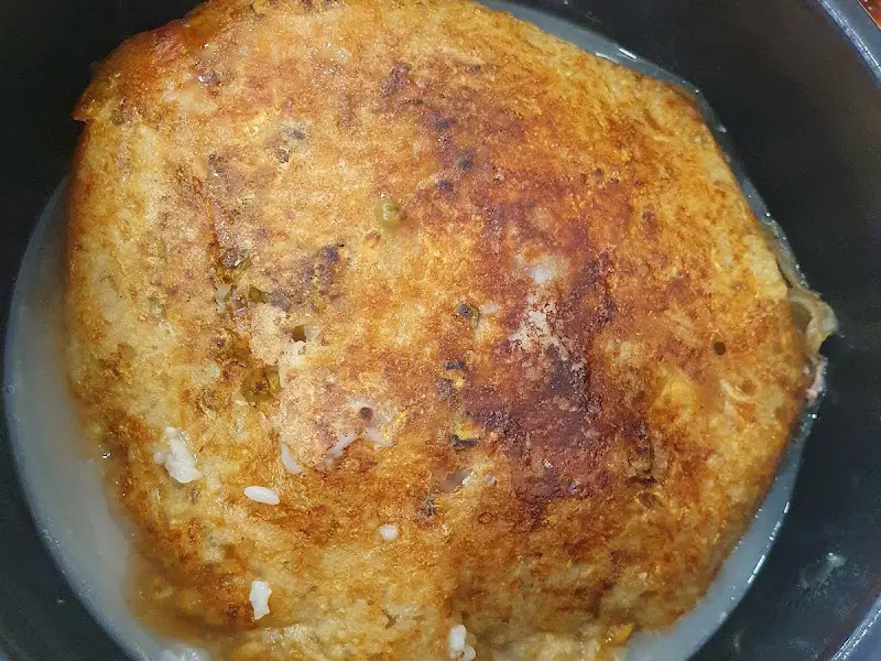 누룽지가 덮인 삼계탕의 윗부분