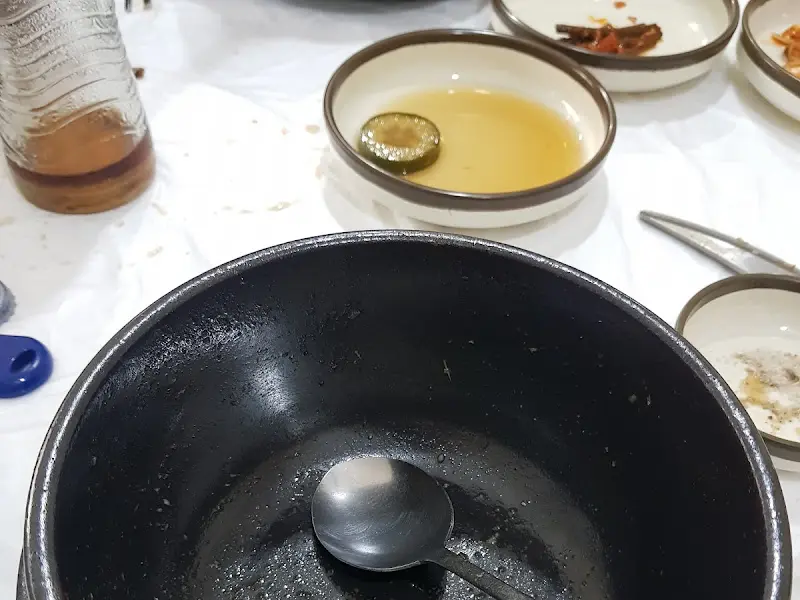 흑마늘 삼계탕을 깨끗하게 비운 뚝배기