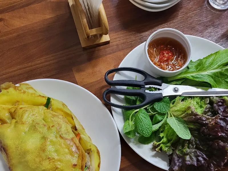 반쎄오와 채소 한 상