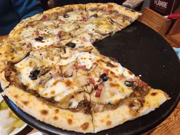 충주 골목길 숨은 보석, 화덕피자 맛집 Flambe에서 인생 피자 경험!