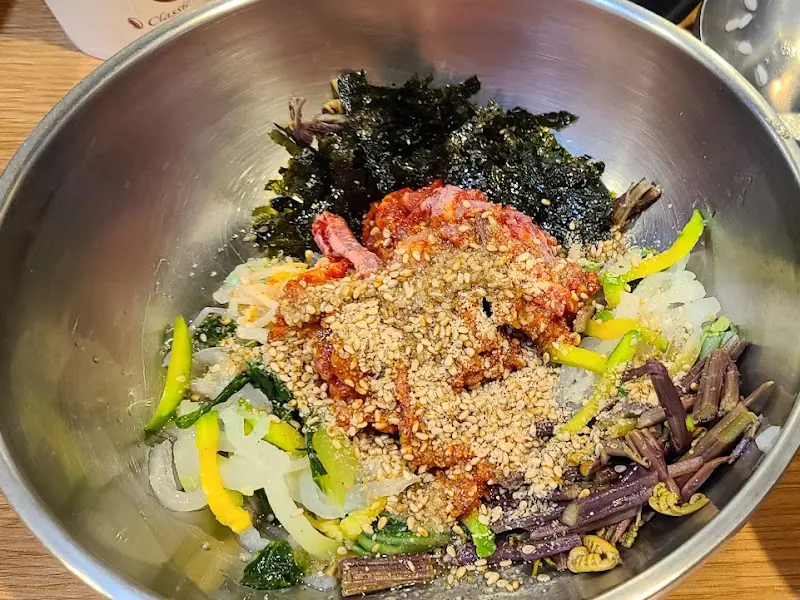 육회비빔밥 근접샷