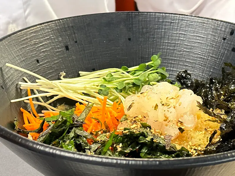 신선한 해산물이 듬뿍 들어간 메뉴