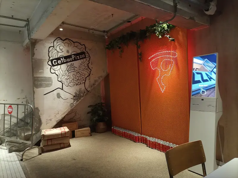 힙스터 감성 물씬 풍기는 갯배피자 인테리어